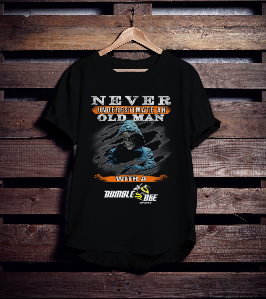 NEVER UNDERESTIMATE AN OLD MAN WITH A BUMBLE BEE BOAT T-Shirt