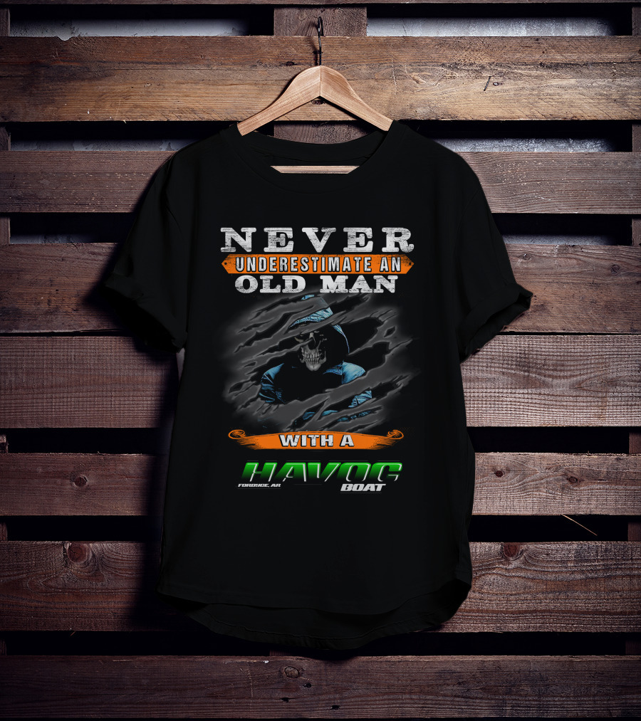 NEVER UNDERESTIMATE AN OLD MAN WITH A HAVOC BOAT FORDICE AR T-Shirt