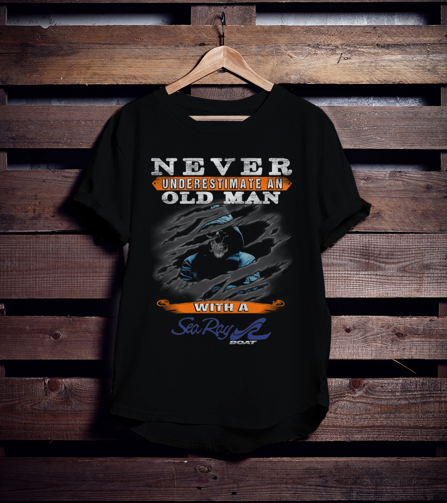 NEVER UNDERESTIMATE AN OLD MAN WITH A Sea Ray BOAT T-Shirt
