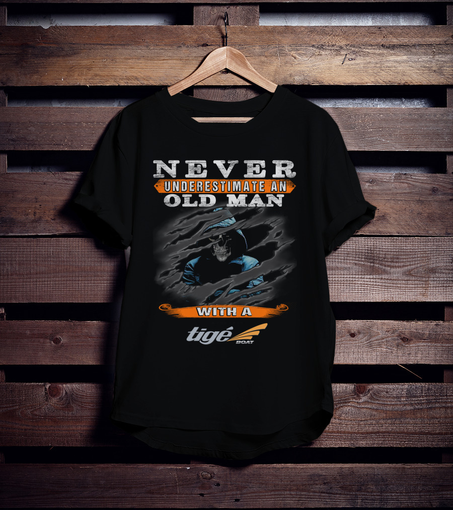NEVER UNDERESTIMATE AN OLD MAN WITH A TIGÉ BOAT T-Shirt