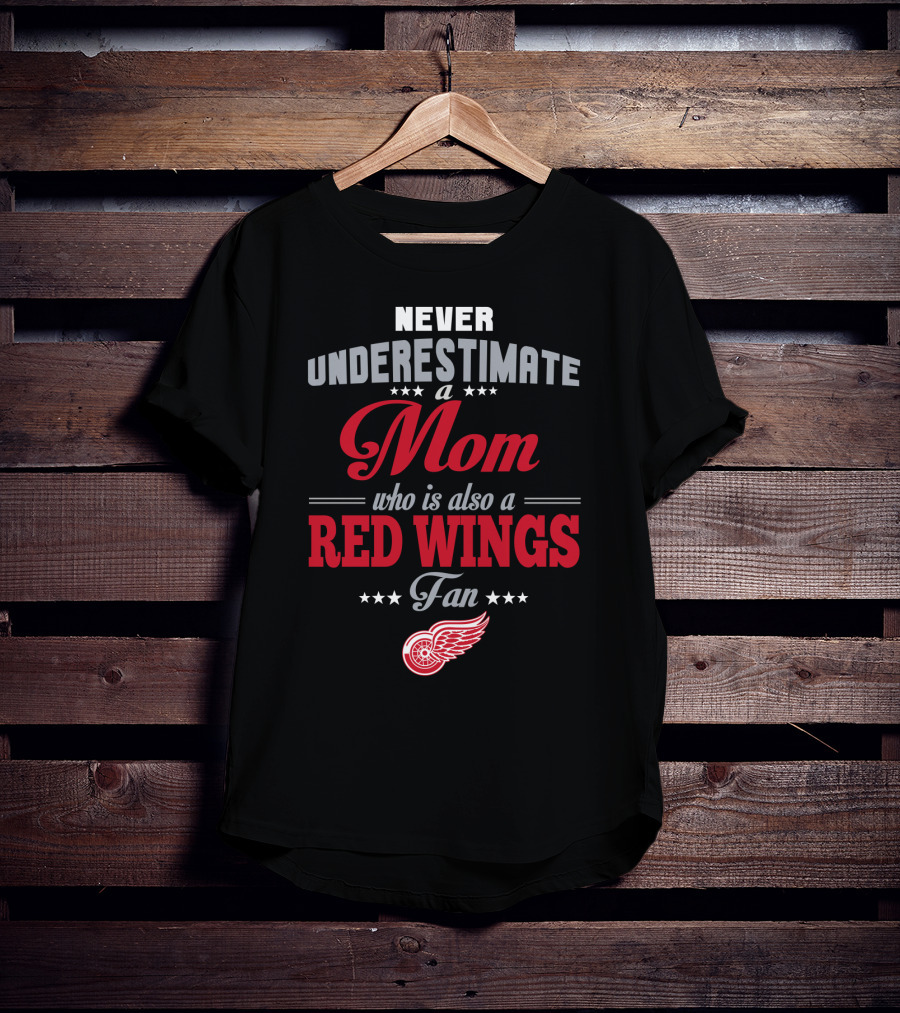 Never Underestimate A Mom Who Is Also A Red Wings Fan Detroit Red Wings T-Shirt