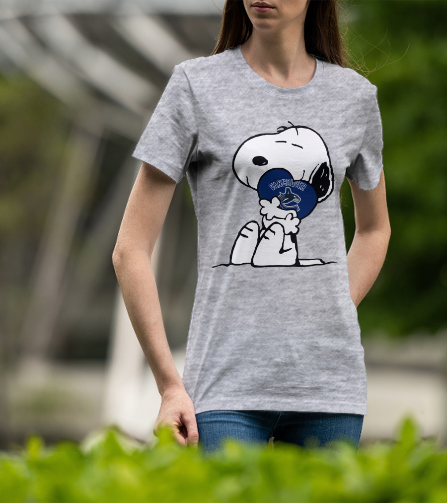 Vancouver Canucks Snoopy Hockey Puck T-Shirt