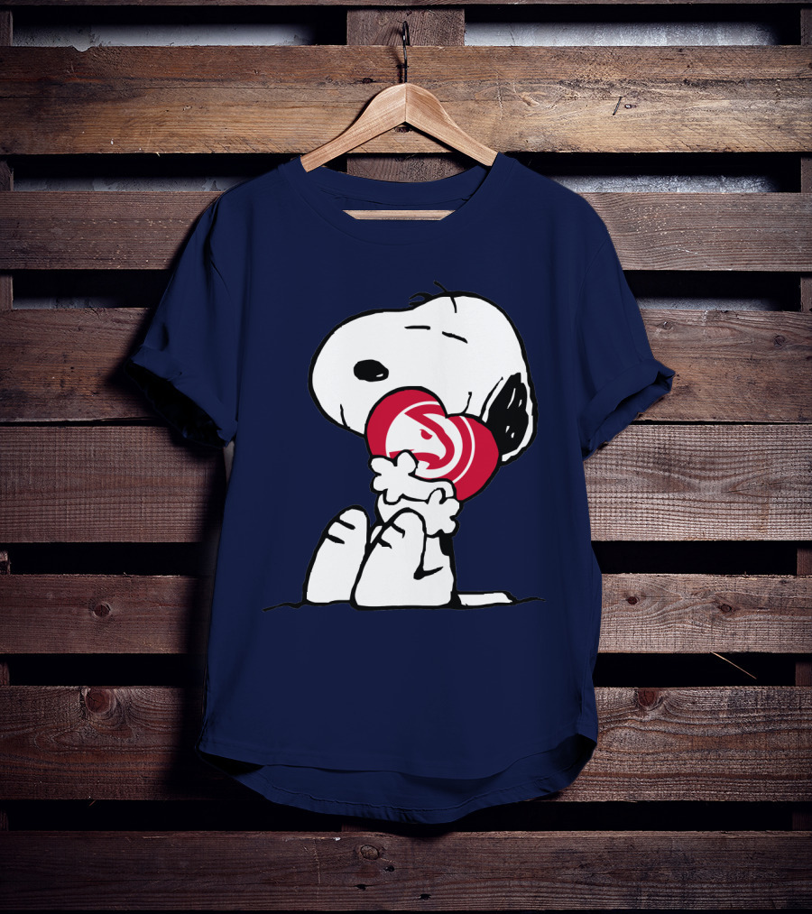 Atlanta Hawks Snoopy Hugging T-Shirt