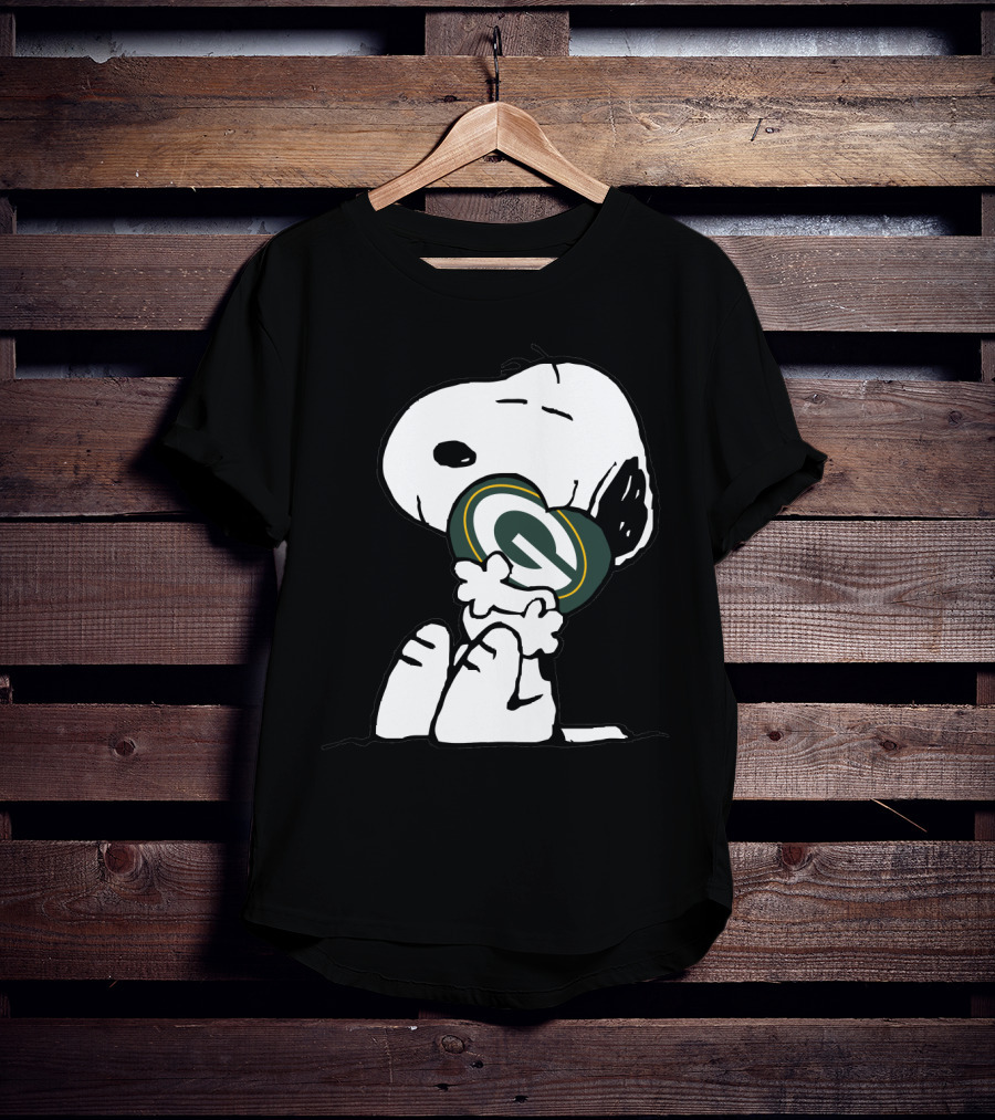 Green Bay Packers Snoopy Hugging T-Shirt