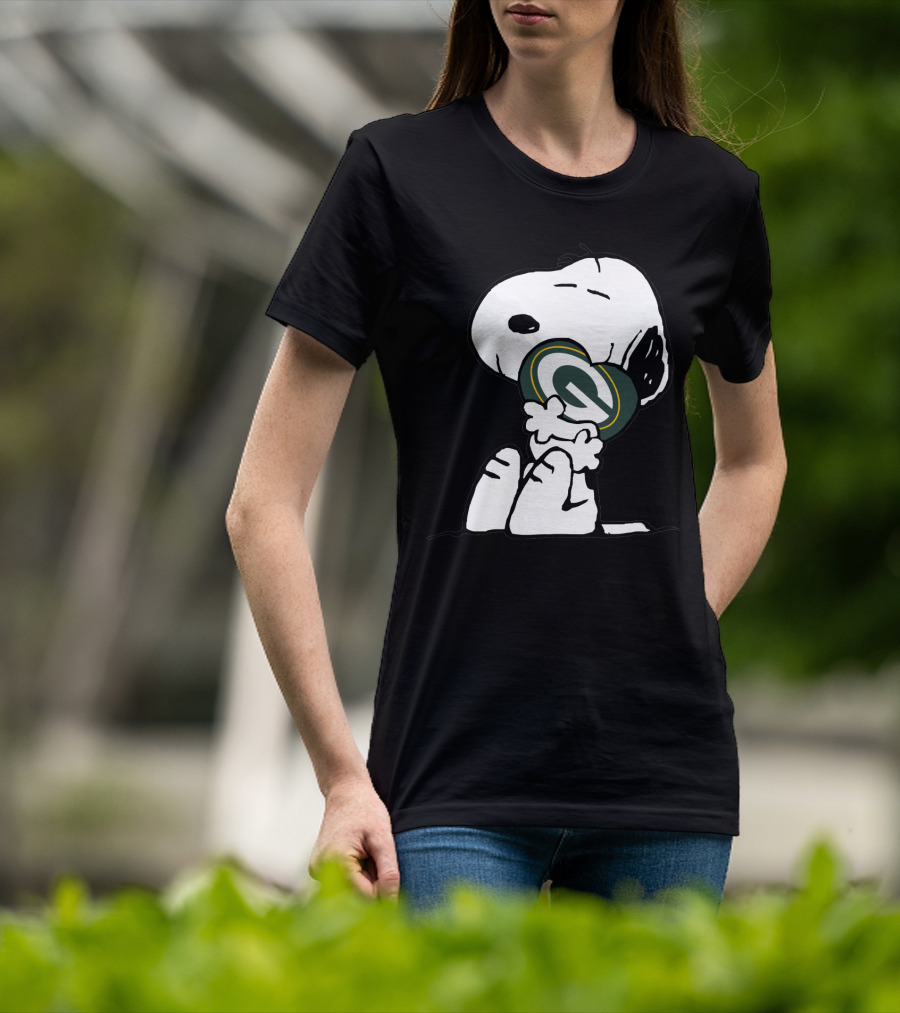 Green Bay Packers Snoopy Hugging T-Shirt
