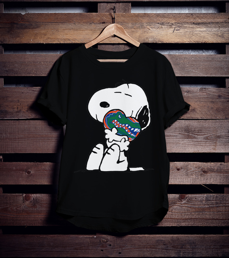 Snoopy Holding Florida Gators Heart T-Shirt