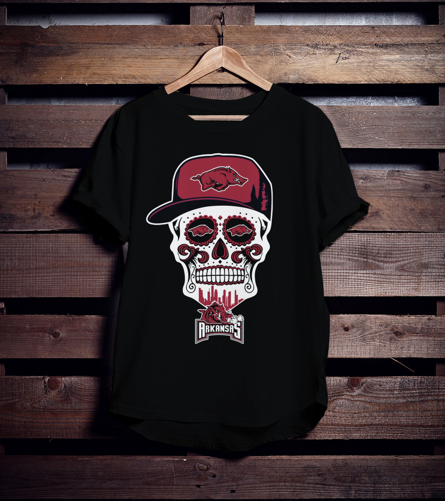 Arkansas Razorbacks Skull With Hat And City Skyline T-Shirt