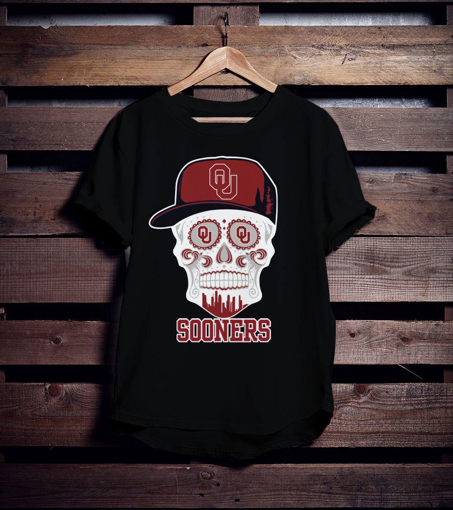 Oklahoma Sooners Skull Ou Hat T-Shirt