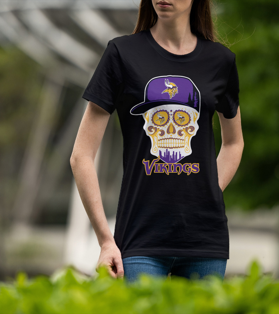 Minnesota Vikings Skull With Purple Hat And City Skyline T-Shirt