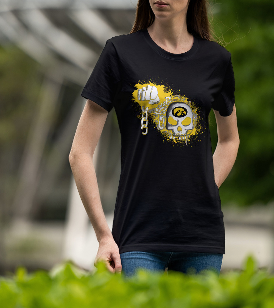 Iowa Hawkeyes Skull And Chain T-Shirt