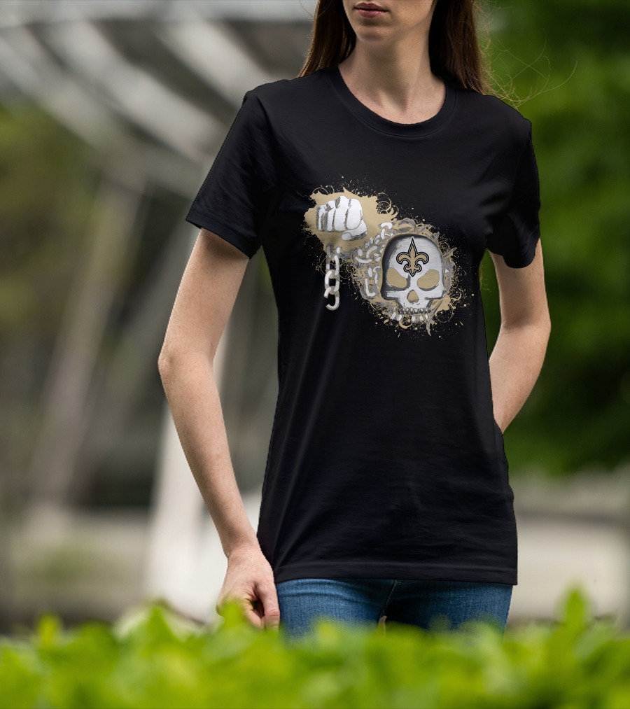 Skull Fist Chain New Orleans Saints Fleur-De-Lis T-Shirt