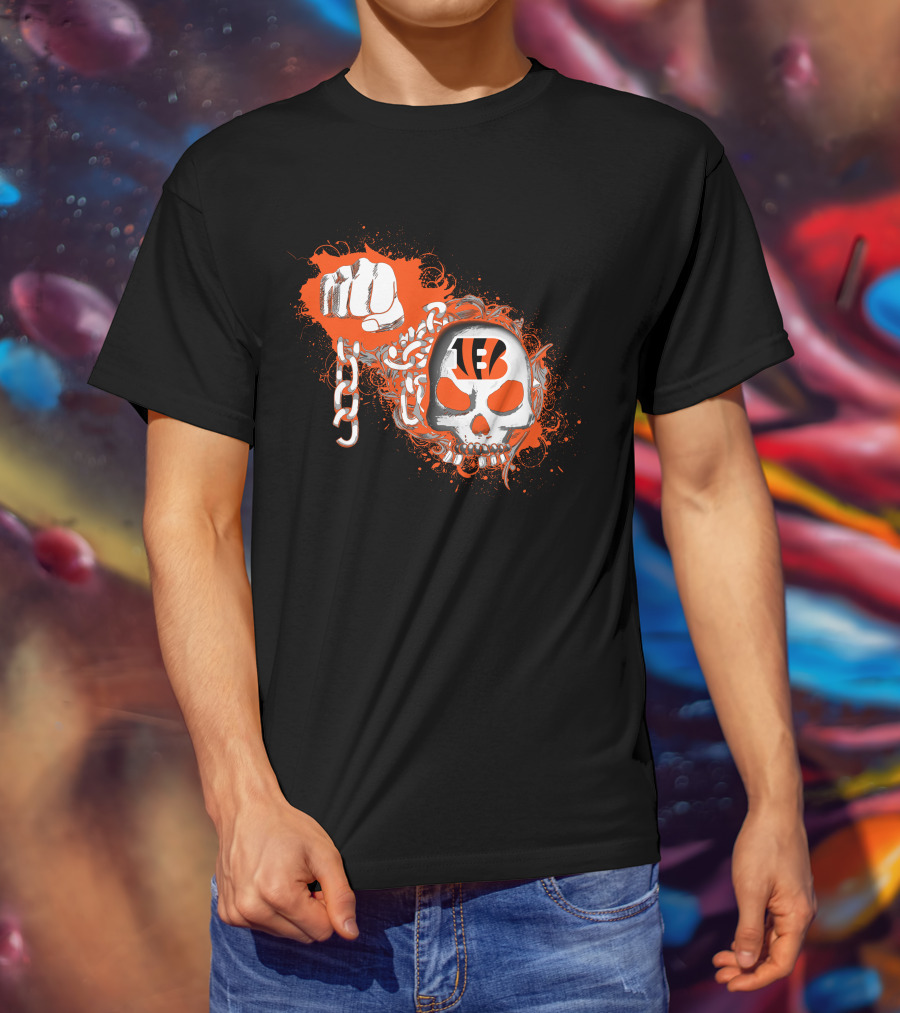 Cincinnati Bengals Skull And Fist Chains T-Shirt