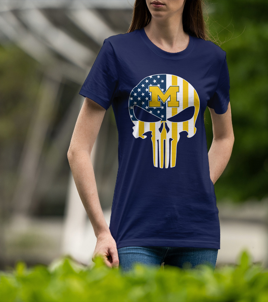 Michigan Wolverines Punisher Skull American Flag M T-Shirt