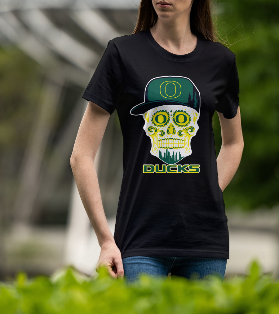 Oregon Ducks Skull With Hat And Cityscape T-Shirt