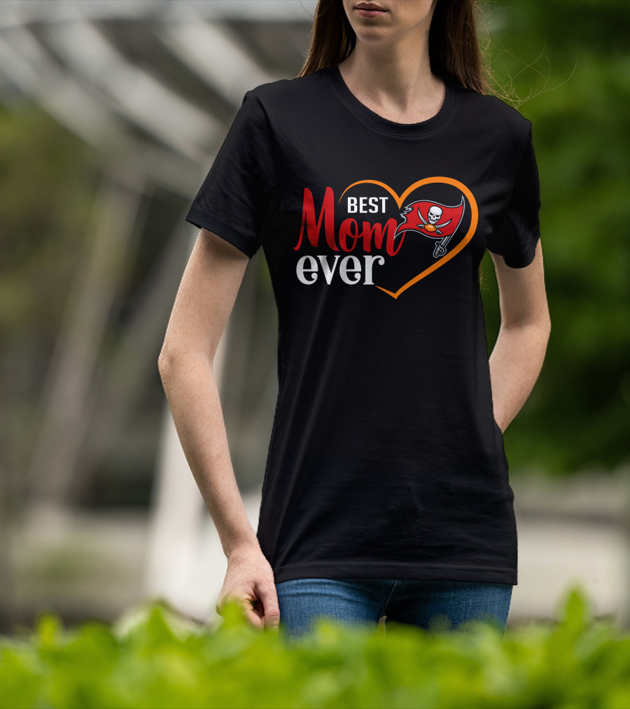 Tampa Bay Buccaneers Best Mom Ever Heart And Flag T-Shirt