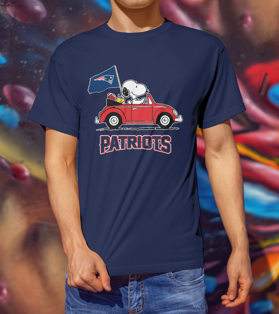 New England Patriots Snoopy Driving Classic Red Car With Flag T-Shirt
