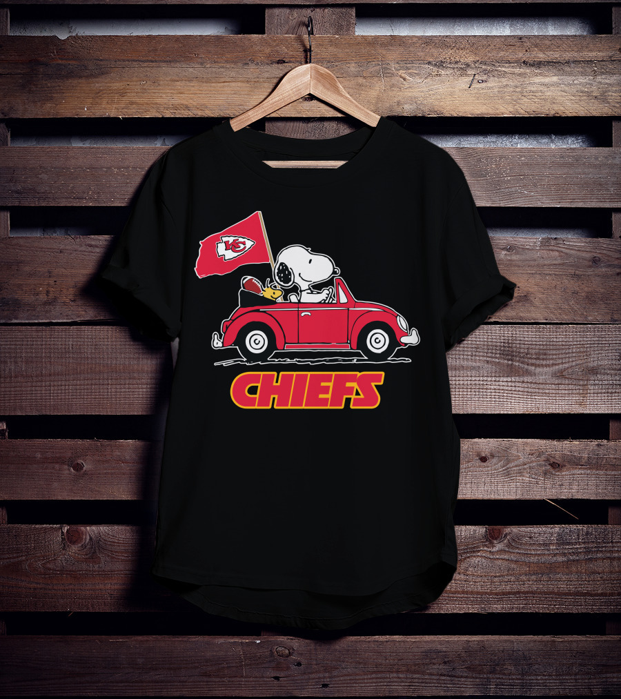 Kansas City Chiefs Snoopy Red Car Chiefs Flag T-Shirt