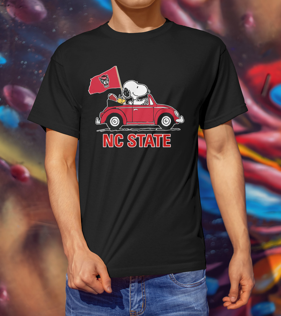 NC State Wolfpack Snoopy Red Car Football Flag T-Shirt