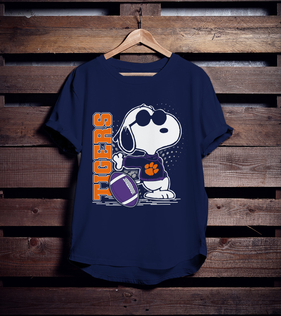 Tigers Snoopy Clemson Football Paw Print T-Shirt
