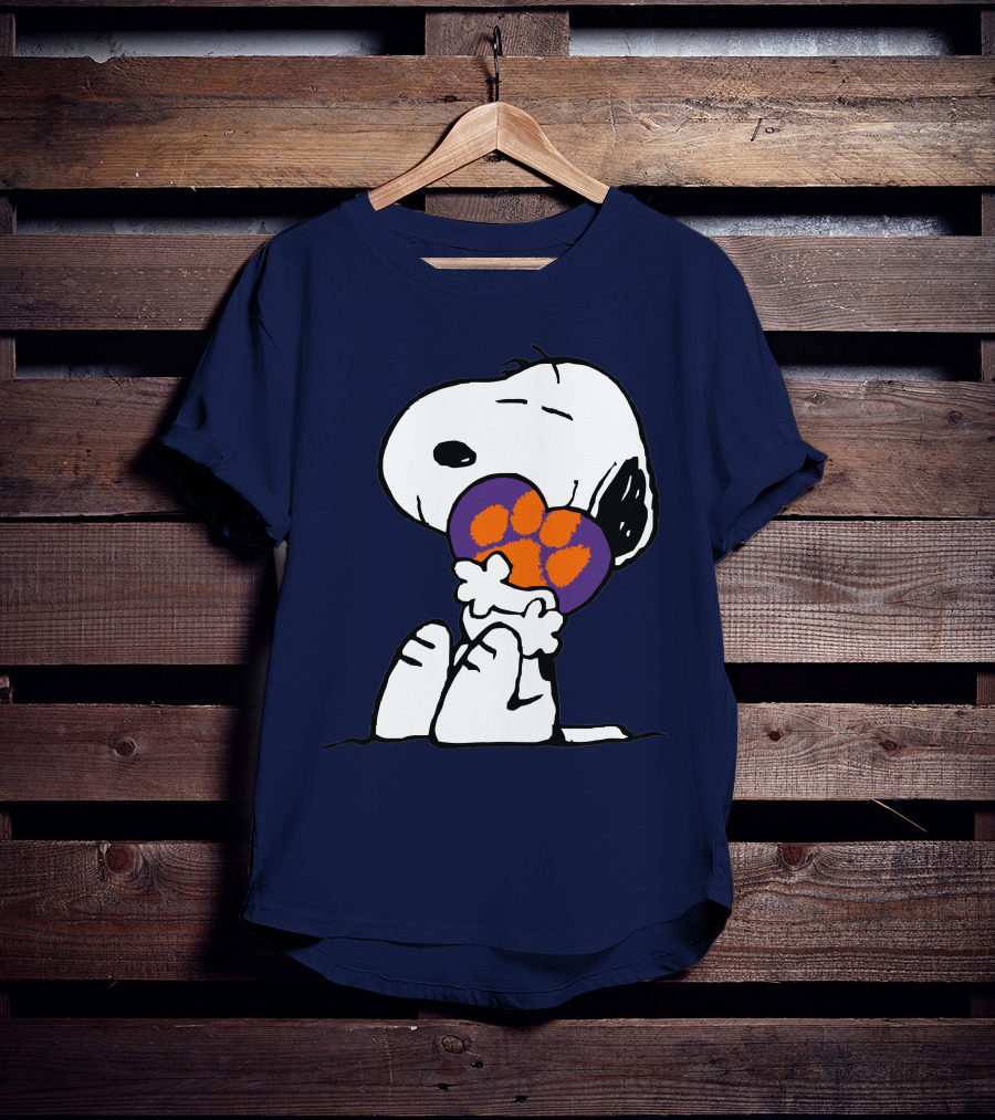 Clemson Tigers Snoopy Hugging Pawprint T-Shirt