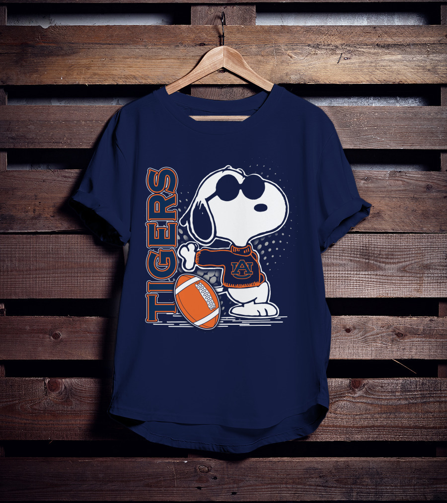 Snoopy Auburn Tigers Football T-Shirt