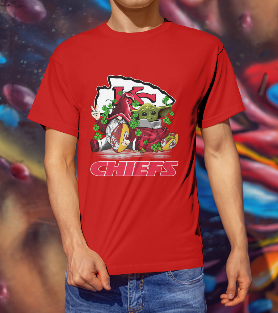 Kansas City Chiefs St. Patrick’s Day Baby Yoda And Gnome Football Shamrocks T-Shirt