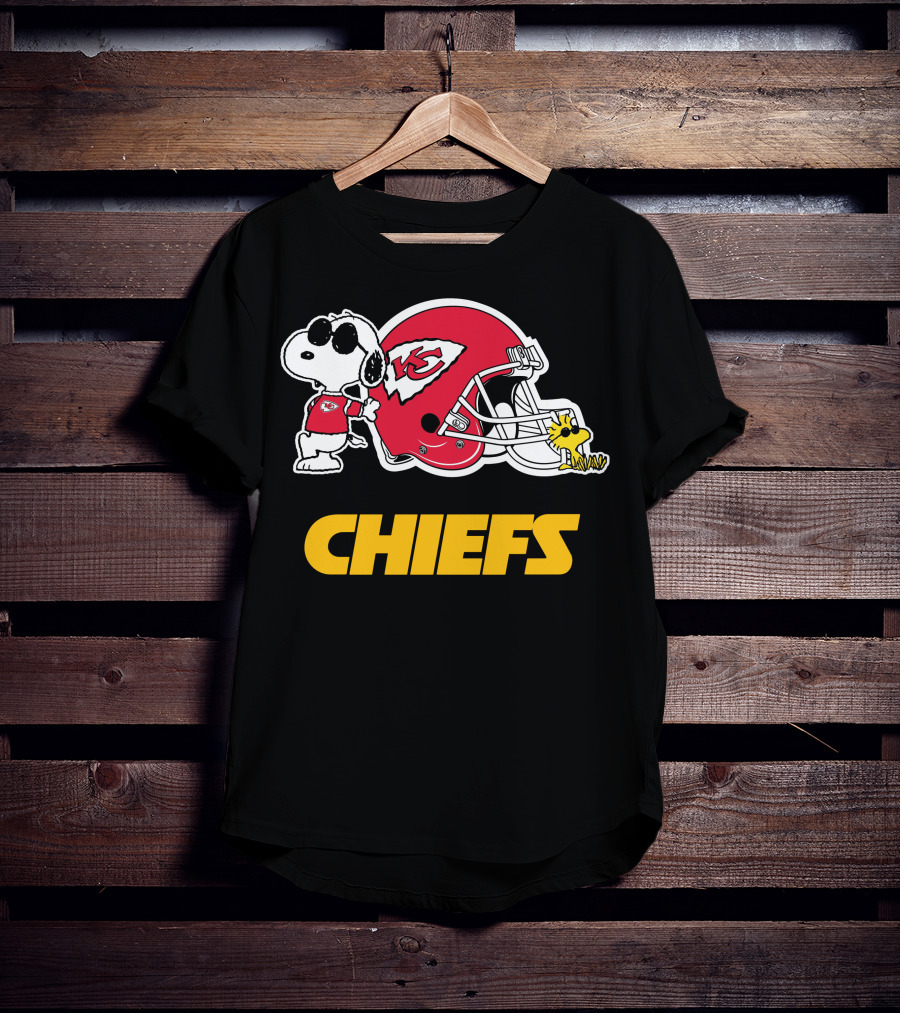 Kansas City Chiefs Snoopy Joe Cool Woodstock Helmet Chiefs T-Shirt