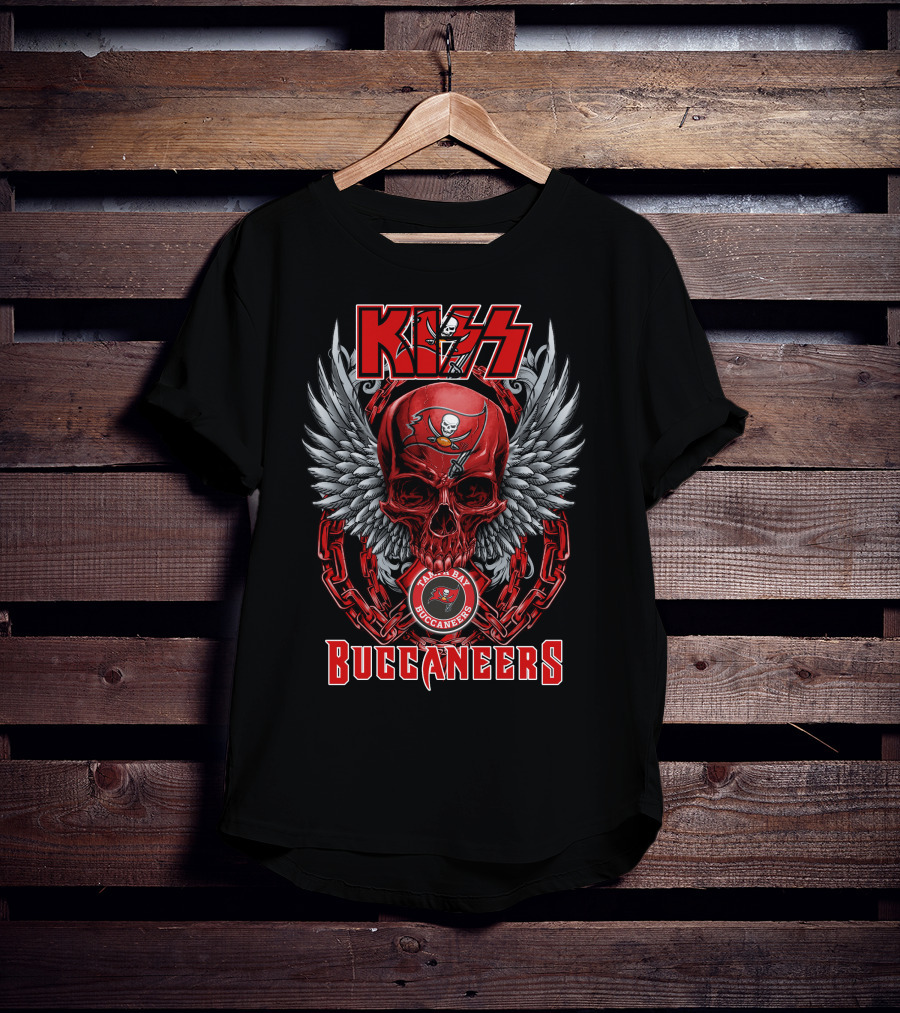 Kiss Tampa Bay Buccaneers Skull With Chains And Wings T-Shirt