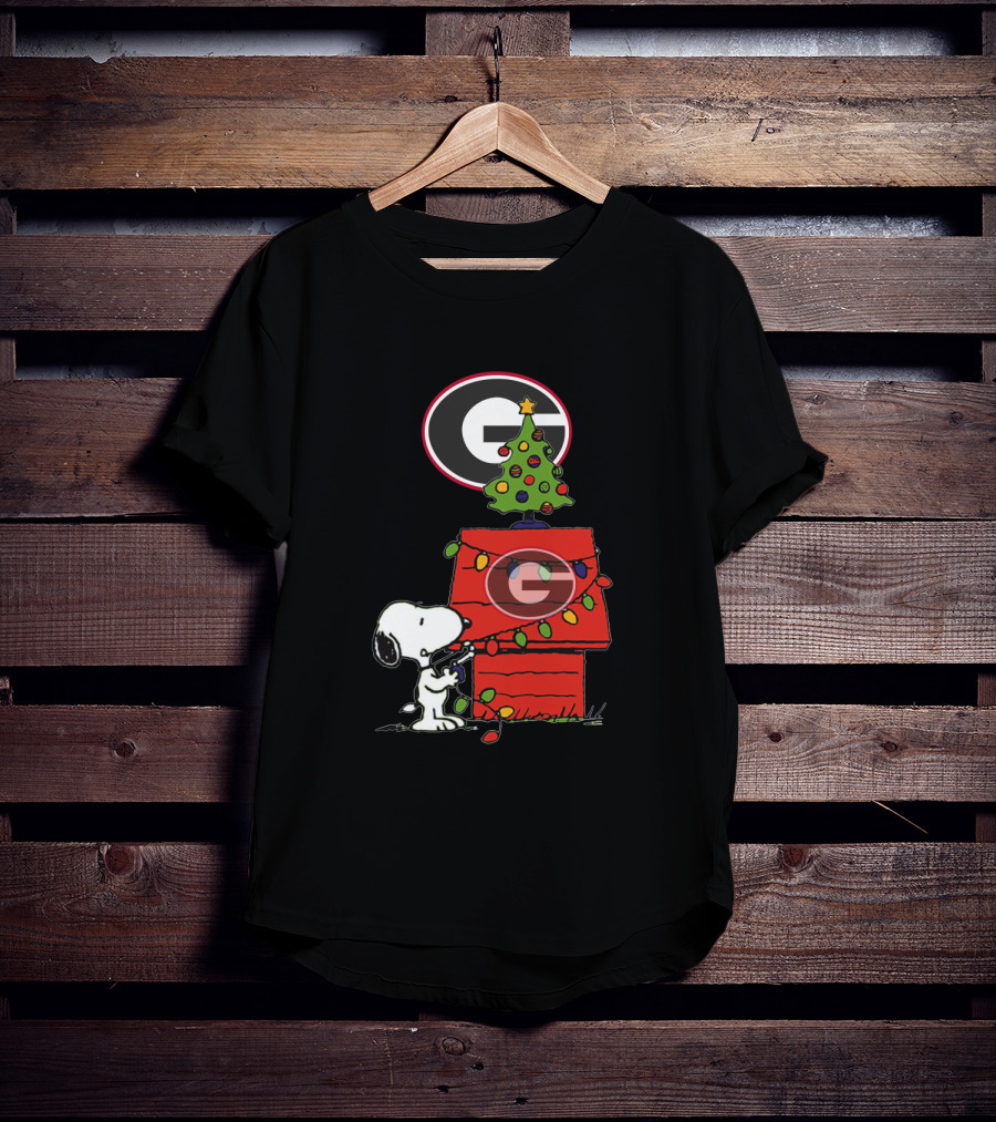 Snoopy Christmas Georgia Bulldogs Football Tree And Doghouse T-Shirt