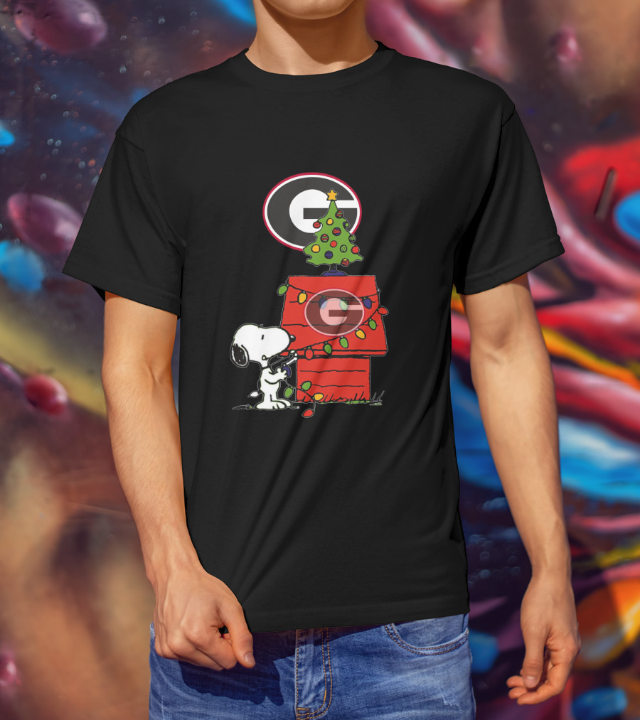 Snoopy Christmas Georgia Bulldogs Football Tree And Doghouse T-Shirt