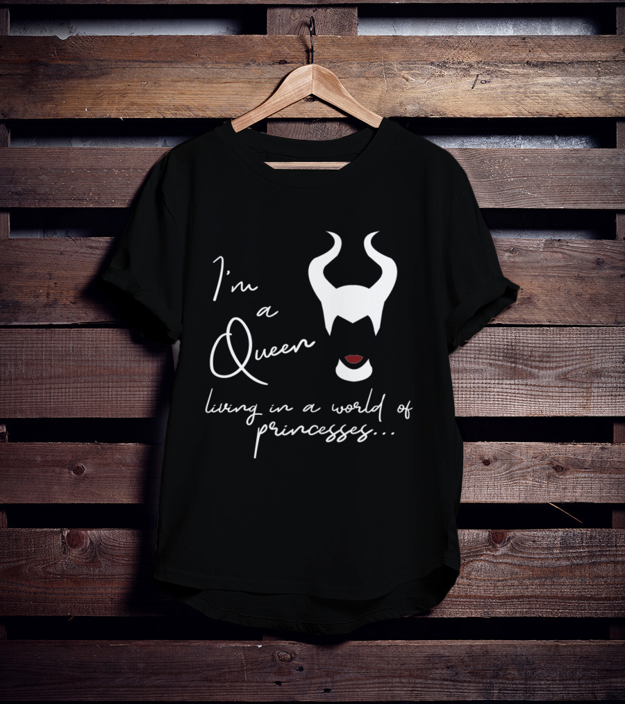 I'm A Queen Living In A World Of Princesses Maleficent Disney Films T-Shirt