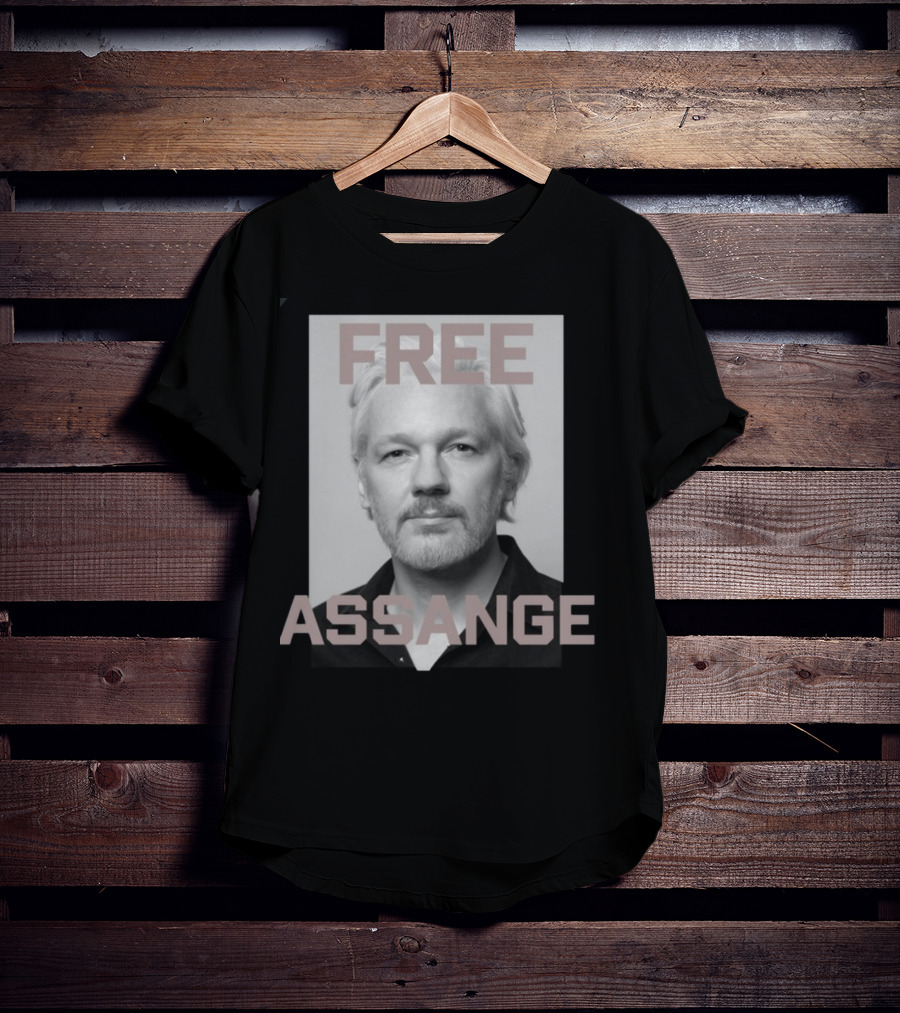 Kari Lake Wearing Free Assange T-Shirt