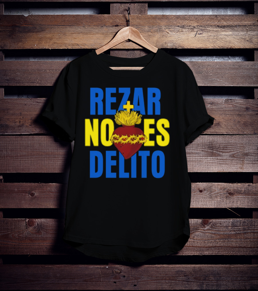 Rezar No Es Delito Sacred Heart Iconography T-Shirt
