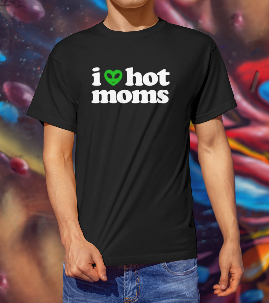 I Heart Hot Moms Alien Face Green T-Shirt