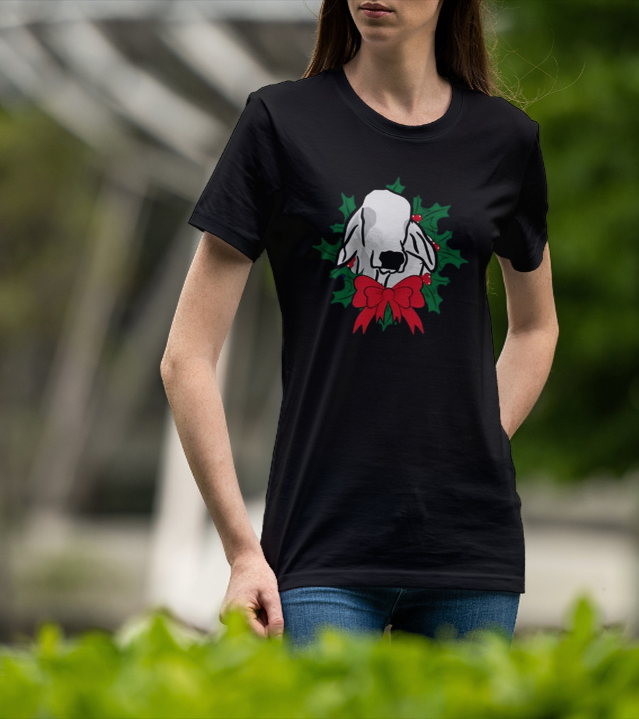Brahman Cow Head With Festive Christmas Wreath And Bow T-Shirt