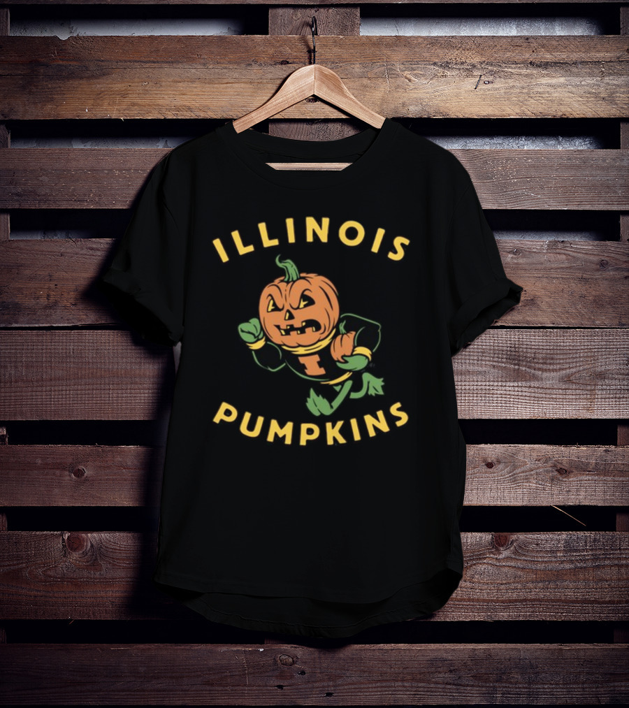 Harebraineddesign Illinois Pumpkins Mascot Creepy Jack-O’-Lantern Football Player T-Shirt