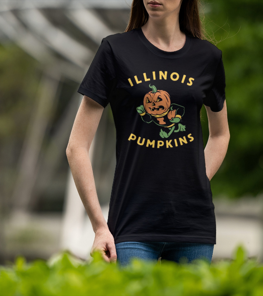 Harebraineddesign Illinois Pumpkins Mascot Creepy Jack-O’-Lantern Football Player T-Shirt
