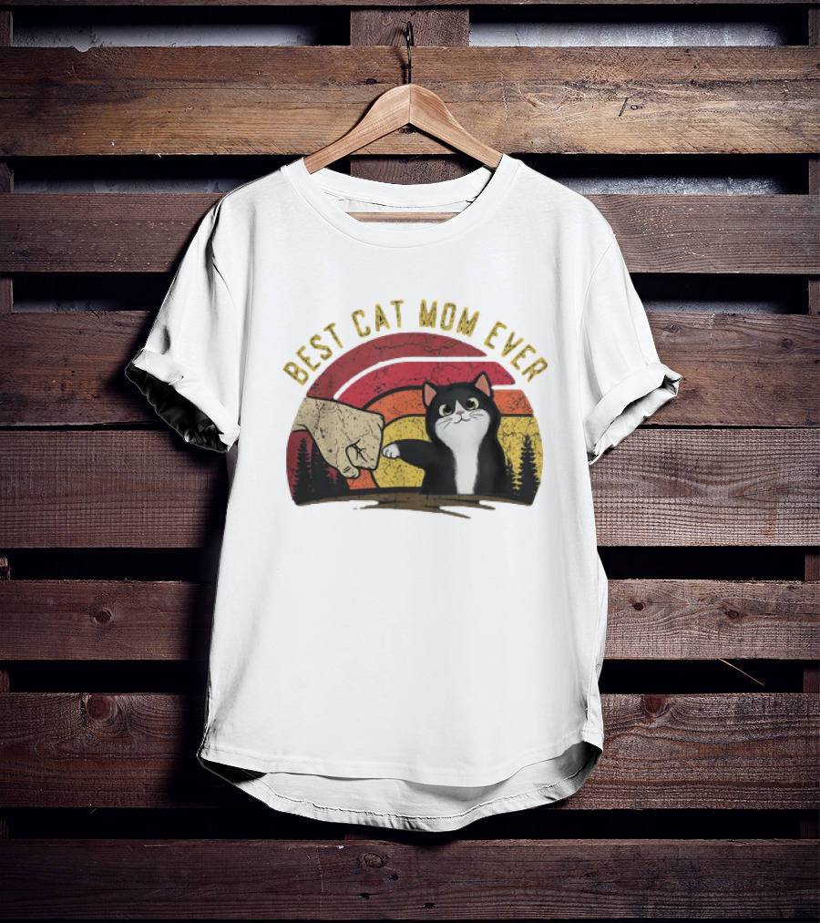 Best Cat Mom Ever Vintage Rainbow Sunset Fist Bump Cat T-Shirt