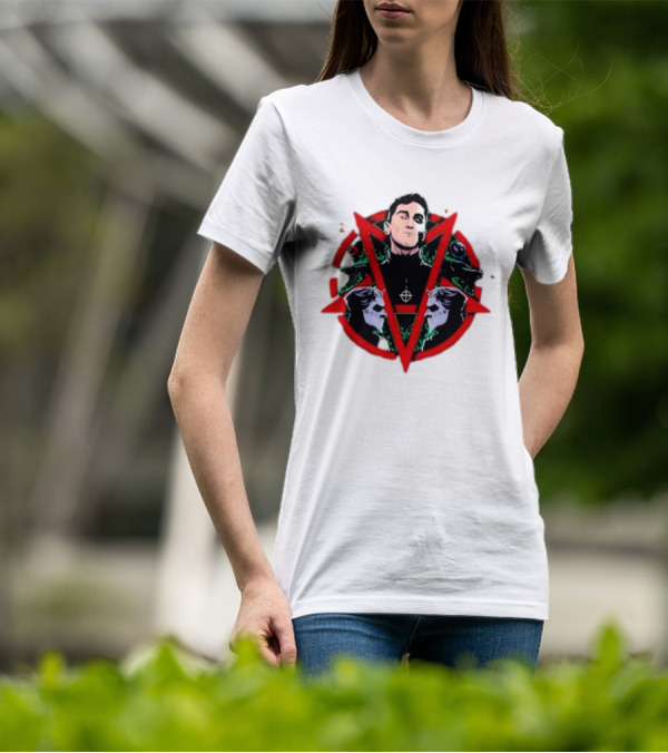 Hawks Remera MVP Vector Triangular Symbol With Mysterious Figure And Crossed Arms T-Shirt