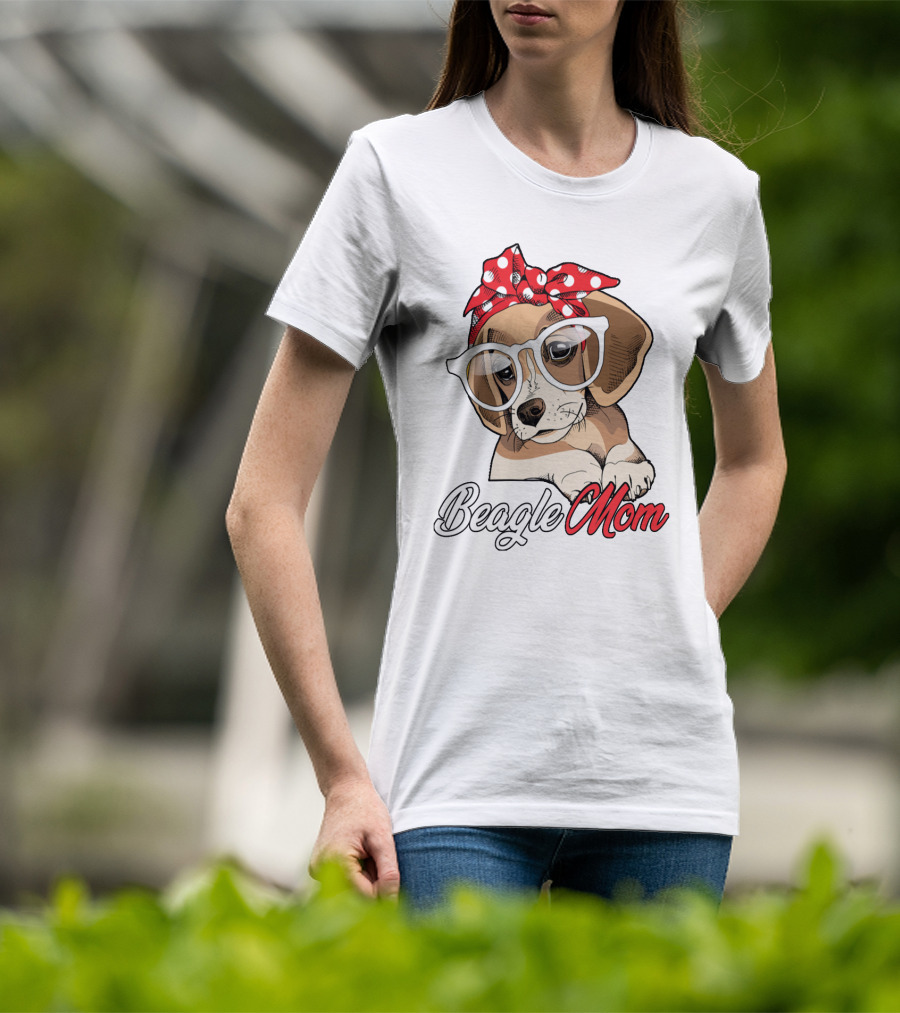 Beagle Mom Cute Beagle Dog With Glasses And Red Polka Dot Bandana T-Shirt