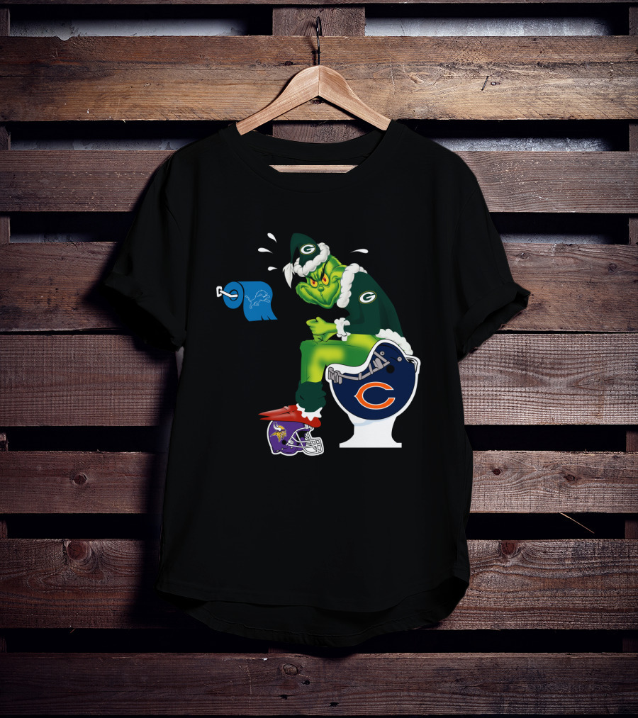 Packers Grinch Sitting On Bears Toilet Using Lions Paper With Vikings Helmet Shoes T-Shirt
