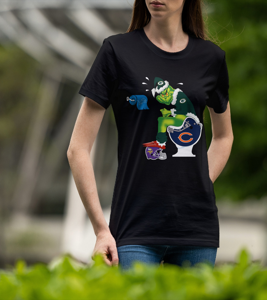 Packers Grinch Sitting On Bears Toilet Using Lions Paper With Vikings Helmet Shoes T-Shirt