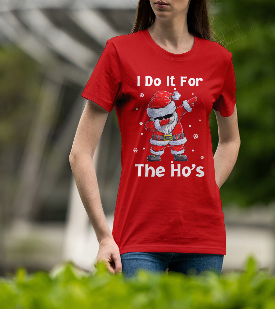 Dabbing Santa I Do It For The Ho's Christmas Outfit With Snowflakes T-Shirt