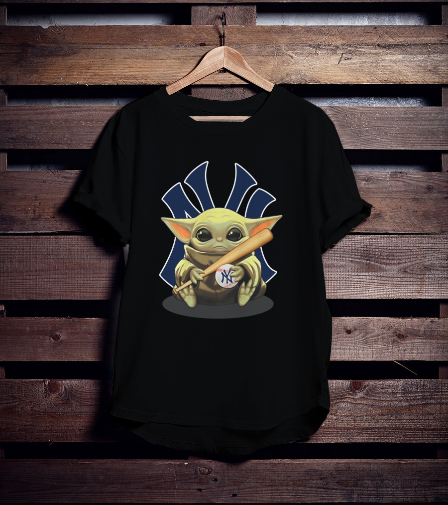 Baby Yoda Hug New York Yankees Baseball Bat T-Shirt
