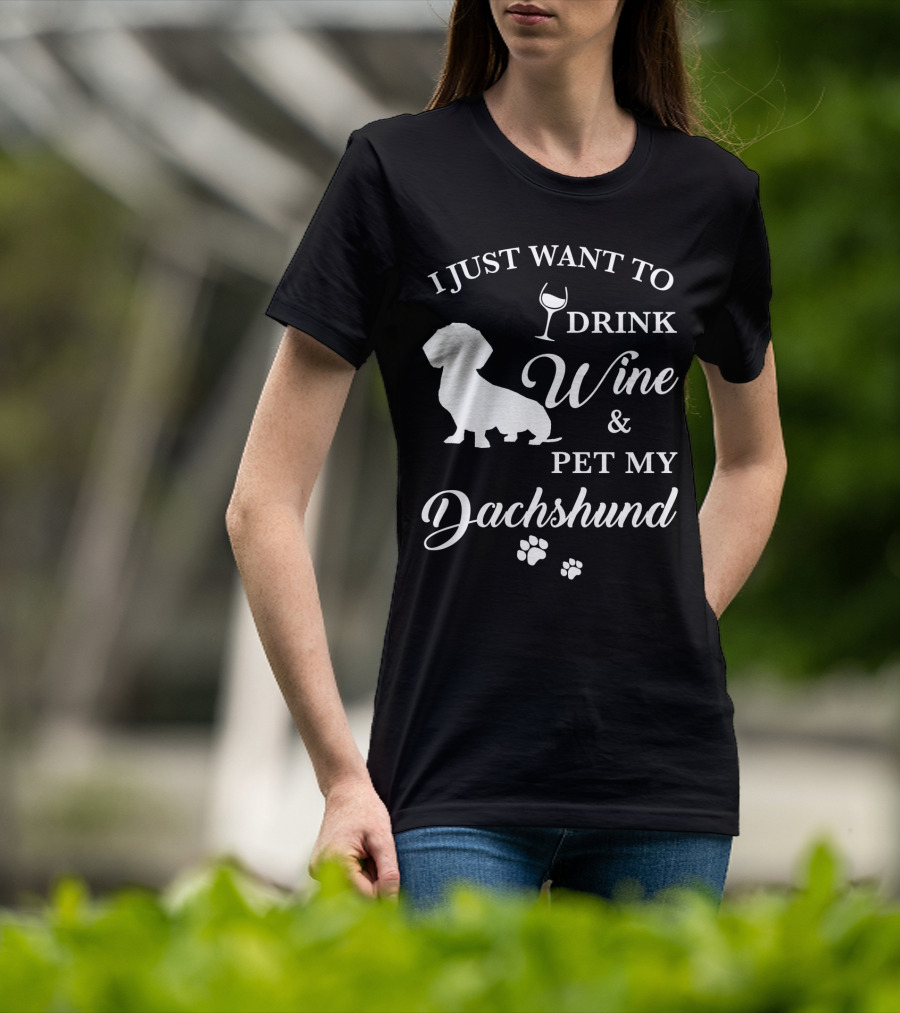 I Just Want To Drink Wine And Pet My Dachshund T-Shirt