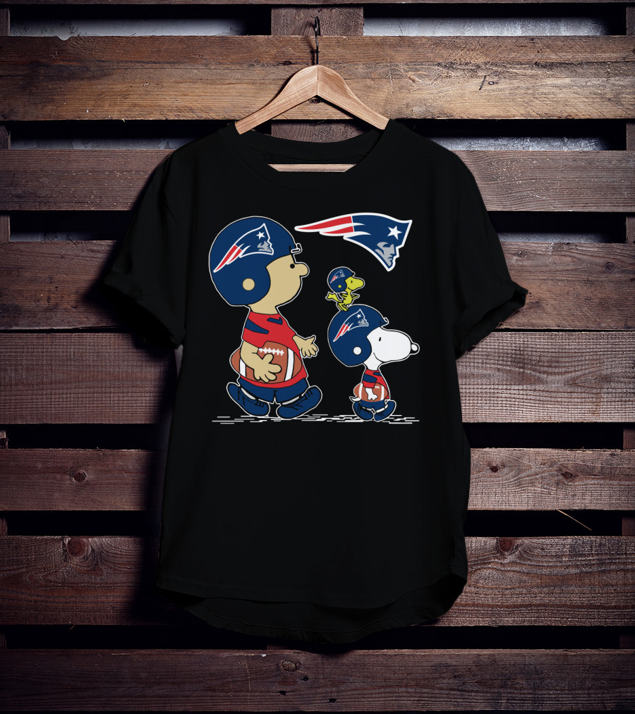 New England Patriots Peanuts Christmas Football Charlie Brown Snoopy Woodstock T-Shirt