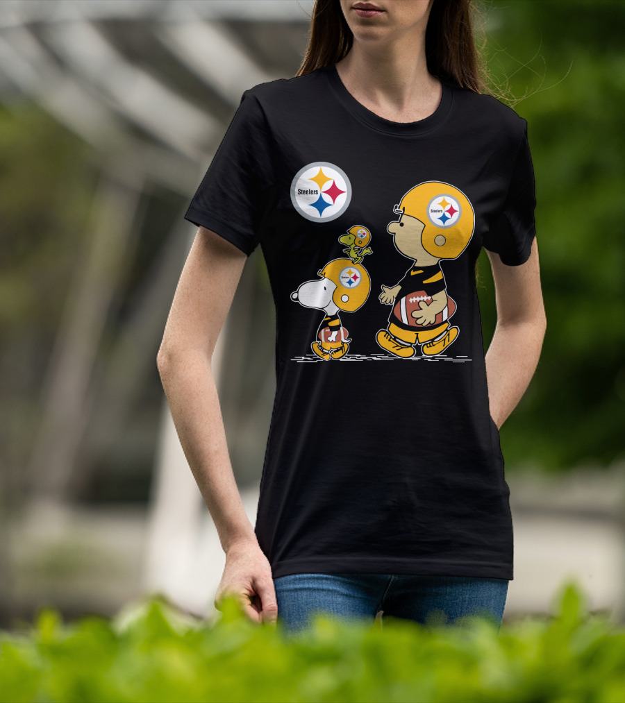 Steelers Christmas Peanuts Cute Football Charlie Brown Snoopy Woodstock T-Shirt