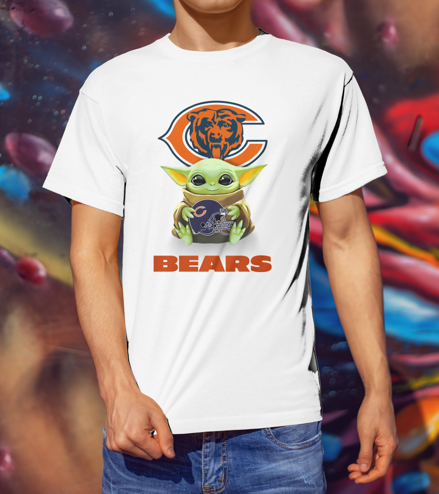 Star Wars Baby Yoda With Chicago Bears Helmet And Logo Bears T-Shirt