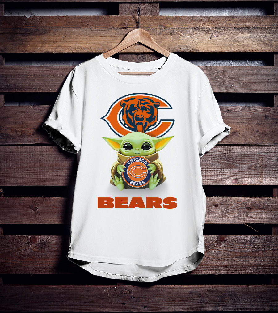 Grogu Hug Chicago Bears Bears T-Shirt