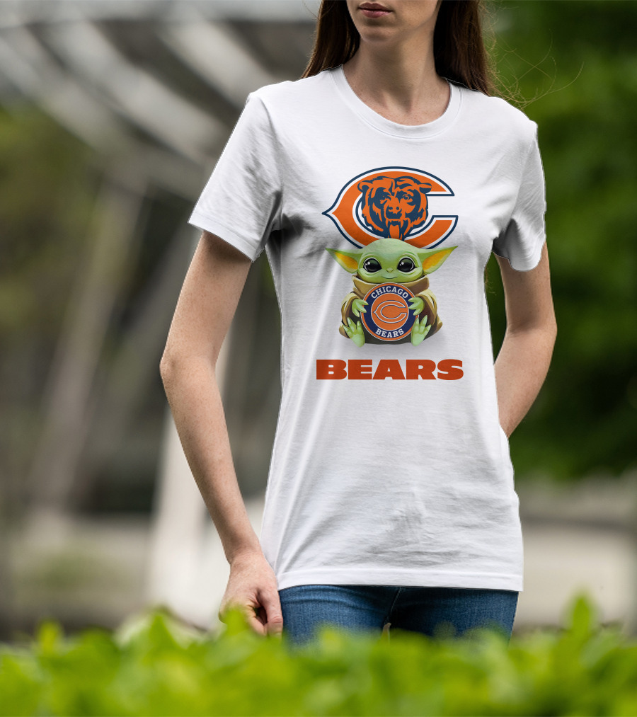 Grogu Hug Chicago Bears Bears T-Shirt